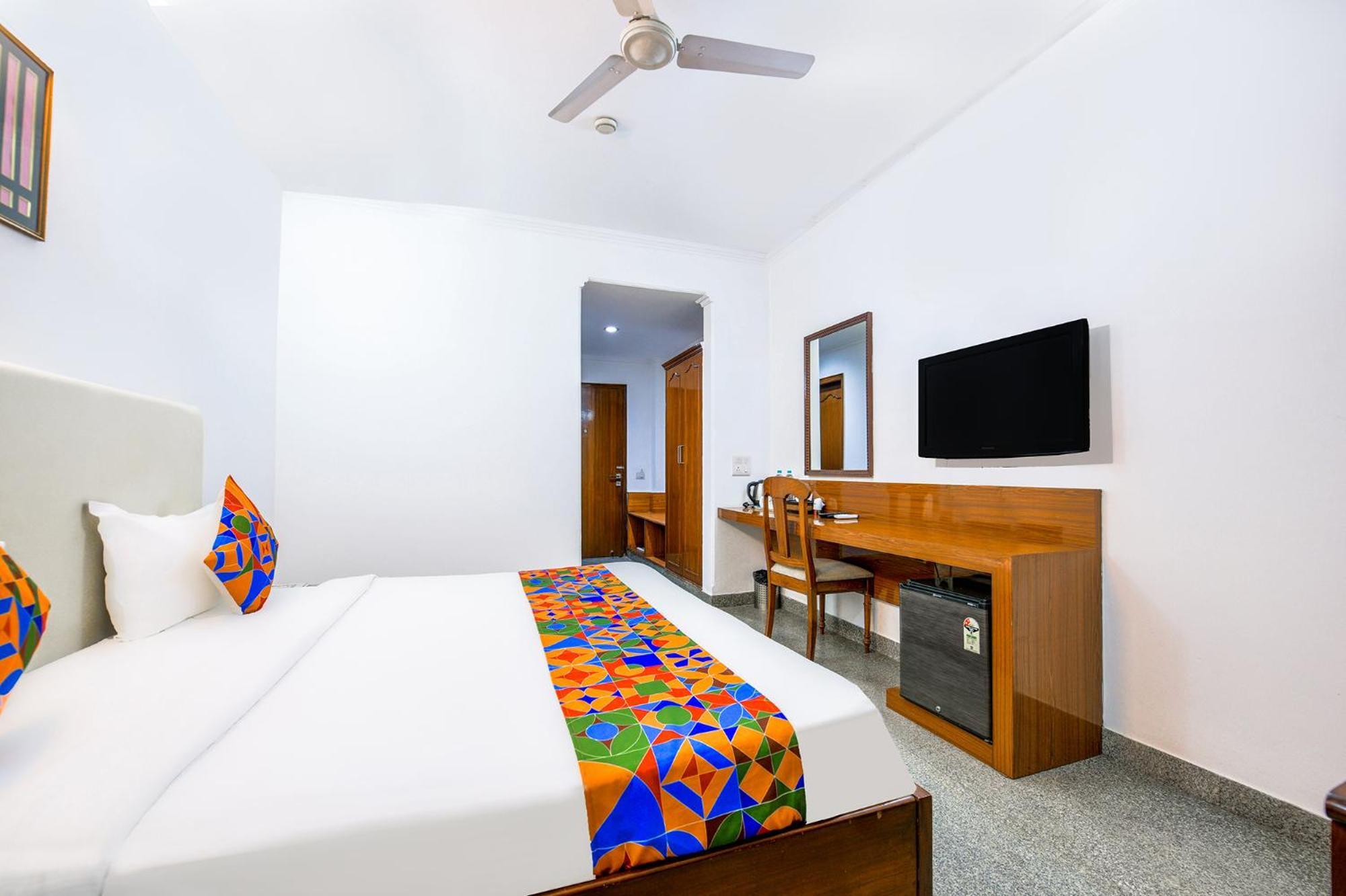 Hotel Exotica Leisure Valley, Gurgaon Ngoại thất bức ảnh