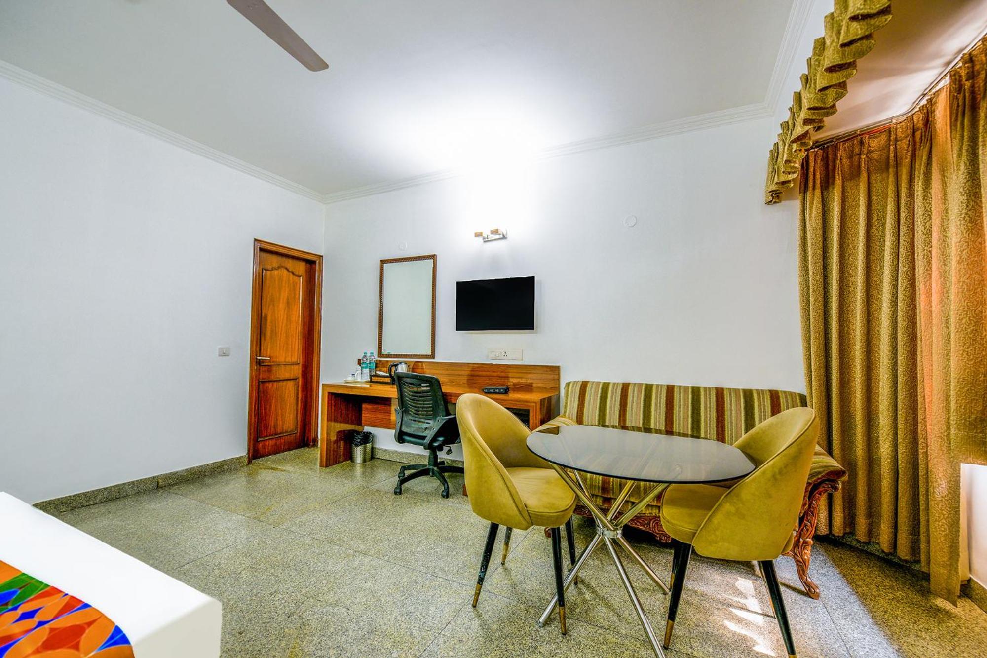 Hotel Exotica Leisure Valley, Gurgaon Ngoại thất bức ảnh