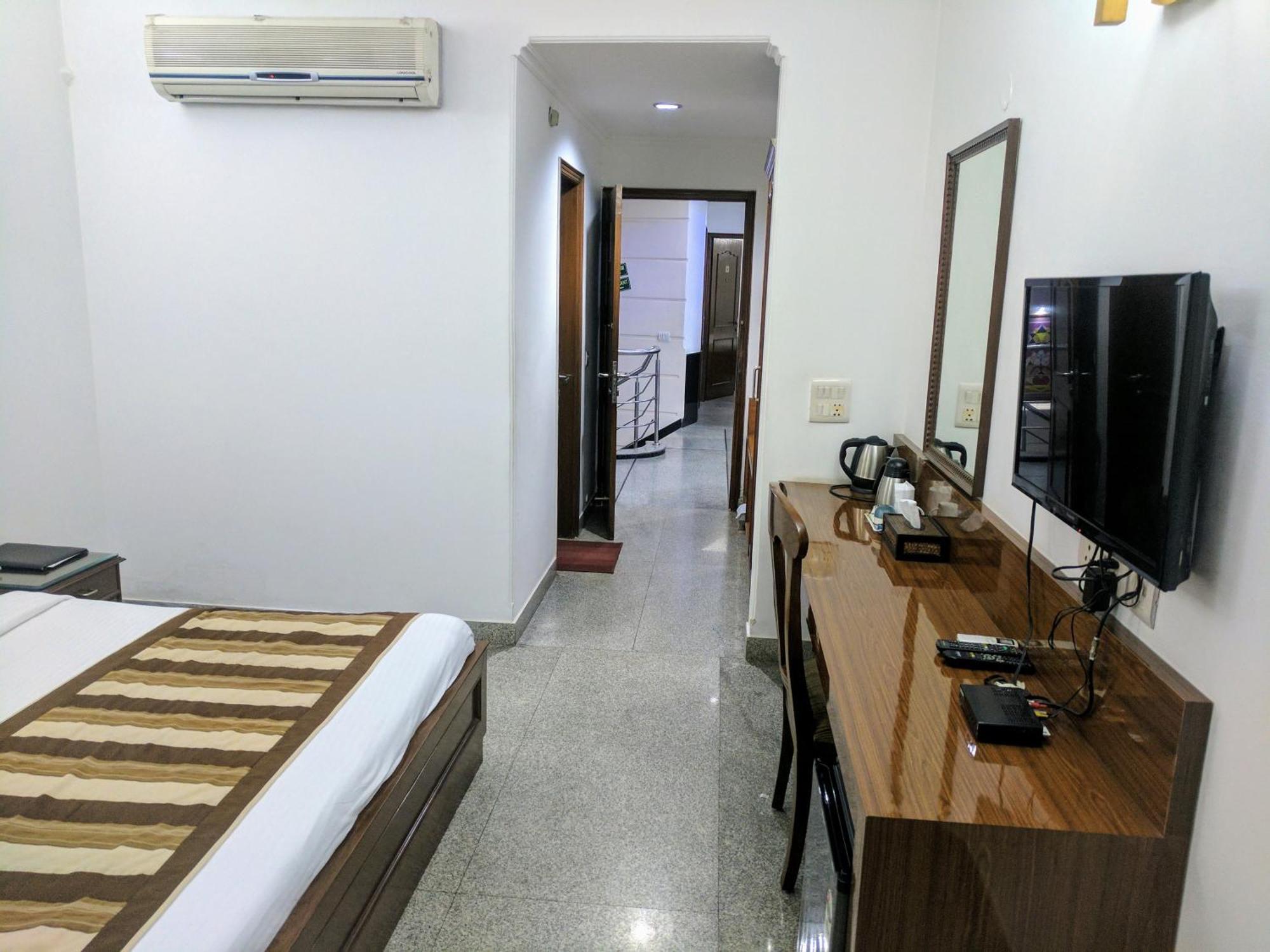 Hotel Exotica Leisure Valley, Gurgaon Ngoại thất bức ảnh